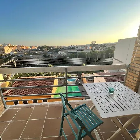 Beautiful 8 Minutes From The Beach, With River Views