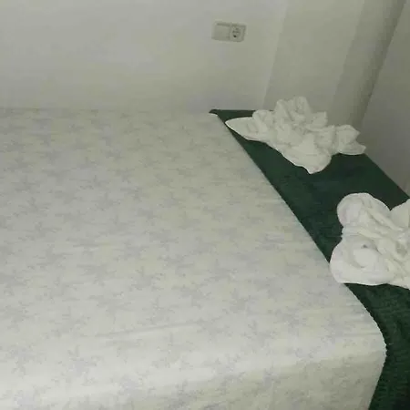 Beautiful 8 Minutes From The Beach, With River Views *