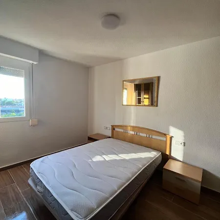 Beautiful 8 Minutes From The Beach, With River Views Apartment *